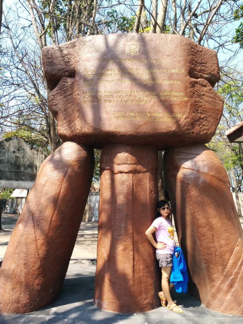 Pulau Cipir/Khayangan Pada tahun 1668 dibangun sebuah dermaga dan sebuah galangan kapal Pada tahun 1679 dibangun sebuah rumah sakit Pada tahun 1972 berdasarkan SK. Gubernur KDKI Jakarta No. CB. 11/2/16/72 ditetapkan sebagai suaka purbakala