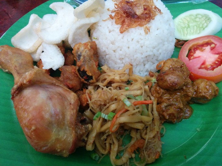 Nasi Uduk Komplit