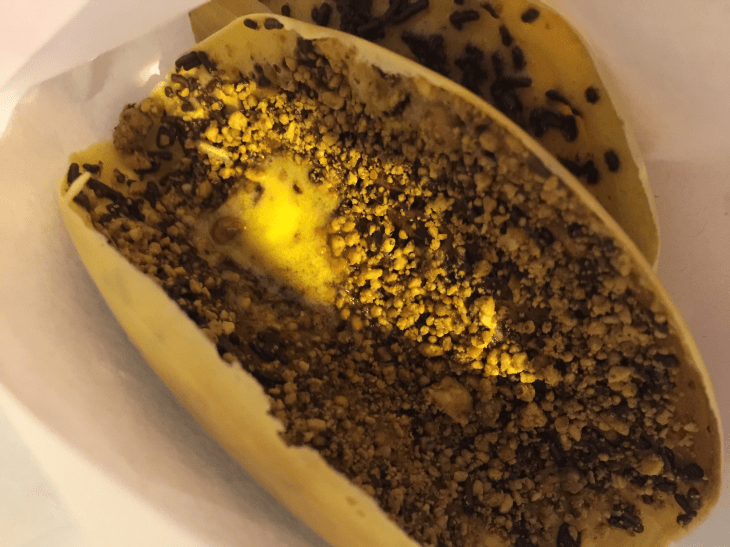 Martabak Piring Coklat-Kacang dan Coklat